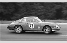 77 - Porsche 911 S - Bruce Jennings