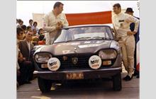 82 - Peugeot 204 Coupé - Arc-en-Ciel