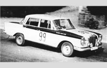 99 - Mercedes-Benz 220 SE