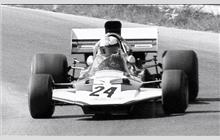 24 - Surtees TS9 Ford #TS9-002 - Auto Motor und Sport - Eiffeland Caravans - Team Surtees