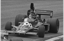 17 - Shadow DN5 Ford #DN5-4A - UOP Shadow Racing Team