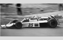 25 - Hesketh 308D Ford #308/4 - Penthouse Rizla Racing