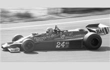 24 - Hesketh 308E Ford #308E/4 - Penthouse Rizla Racing