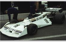 18 - Surtees TS19 Ford #TS19-01 - Durex Team Surtees
