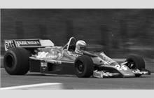 24 - Hesketh 308E Ford #308E/1 - Penthouse Rizla Racing