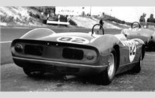 82 - Ferrari 330 P #0810 - North American Racing Team