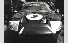 9 - Ford GT40 #1021 - E. S. Nelson