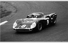 8 - Lola T70 Chevrolet #SL70/10 - All American Racers