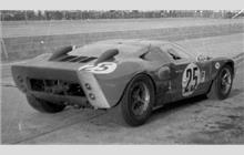 25 - Ford GT40 #AM GT-1 - Alan Mann Racing