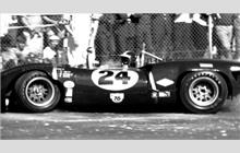 24 - Lola T70 Chevrolet #SL70/7 - Smothers Bros. Racing