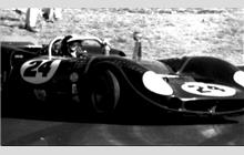 24 - Lola T70 Chevrolet #SL70/7 - Smothers Bros. Racing