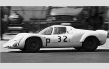 32 - Porsche 910 #027 - Hart Ski Racing Team