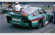 2 - Porsche 935/77A #930 890 0013 - Vaillant Kremer Team