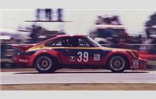 39 - Porsche 911 - R & H Racing