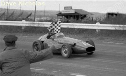 11 - Maserati 250F #2529 - Joakim Bonnier