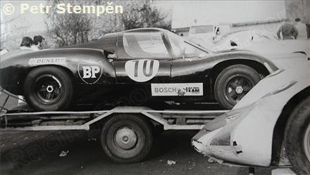 10 - Porsche 910 - Bosch Racing Team