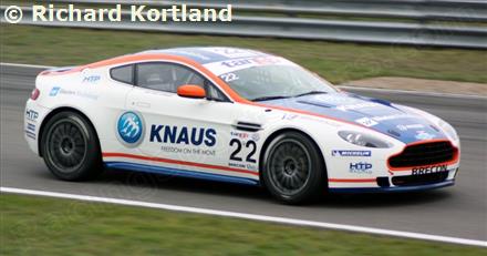 22 - Aston Martin V8 Vantage GT4
