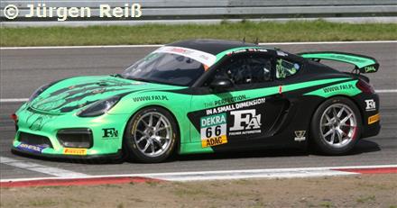 66 - Porsche Cayman GT4 - HP Racing International